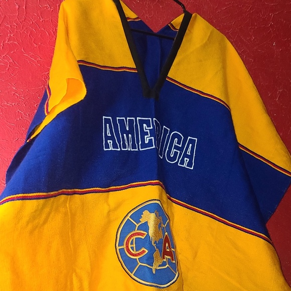 Club America Poncho - Picture 1 of 2